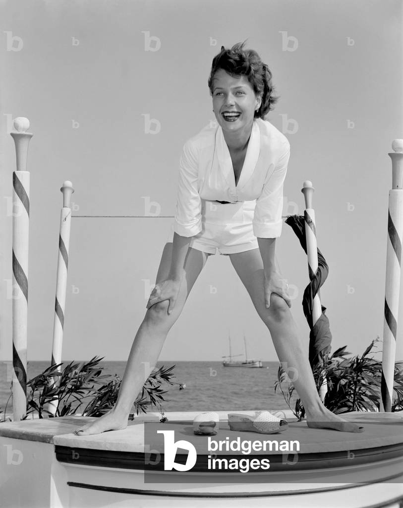 THE ACTRESS SISI VON SCHWEINITZ AT VENICE LIDO BEACH - 1950