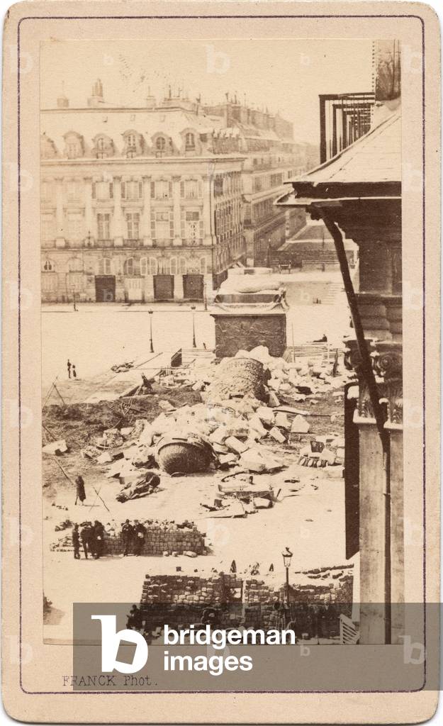 Municipality of Paris (1871): view of Paris in ruins.