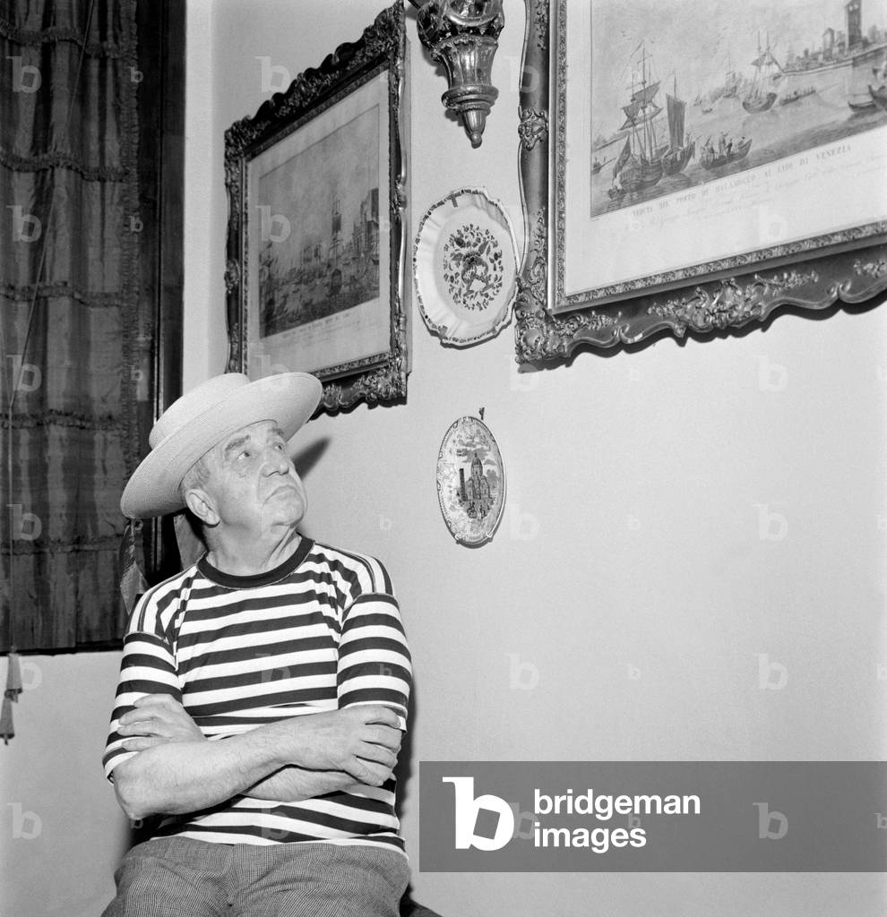 THE WRITER AND POET ALDO PALAZZESCHI AT HIS HOME IN VENICE - 1962