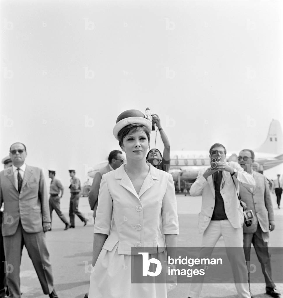 THE ACTRESS GINA LOLLOBRIGIDA AT THE VENICE AIRPORT - 1962