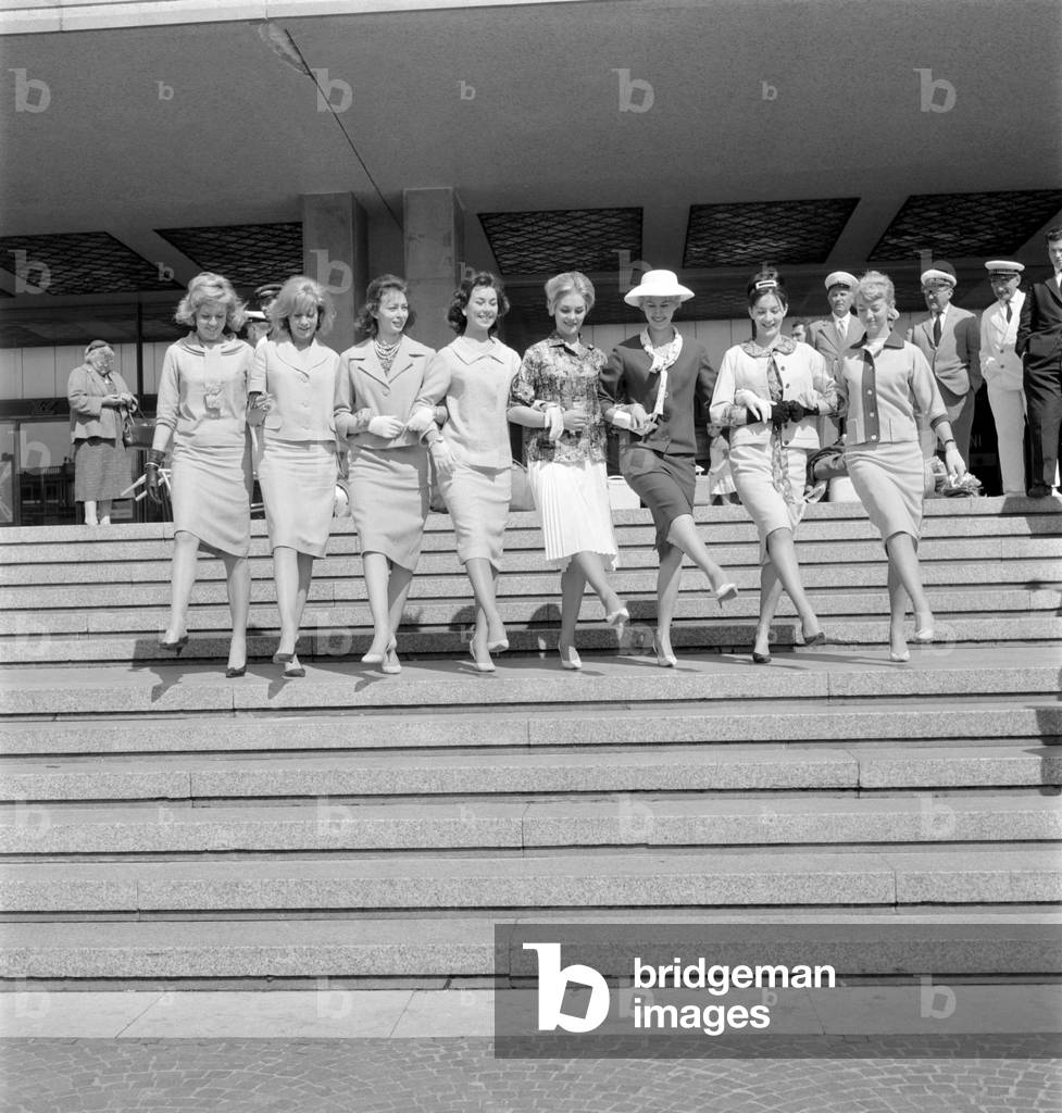 THE DANCER GROUP BLUEBELLES IN VENICE - 1960