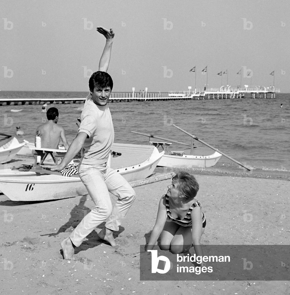 THE SINGER TONY RENIS IN VENICE LIDO BEACH - 1963