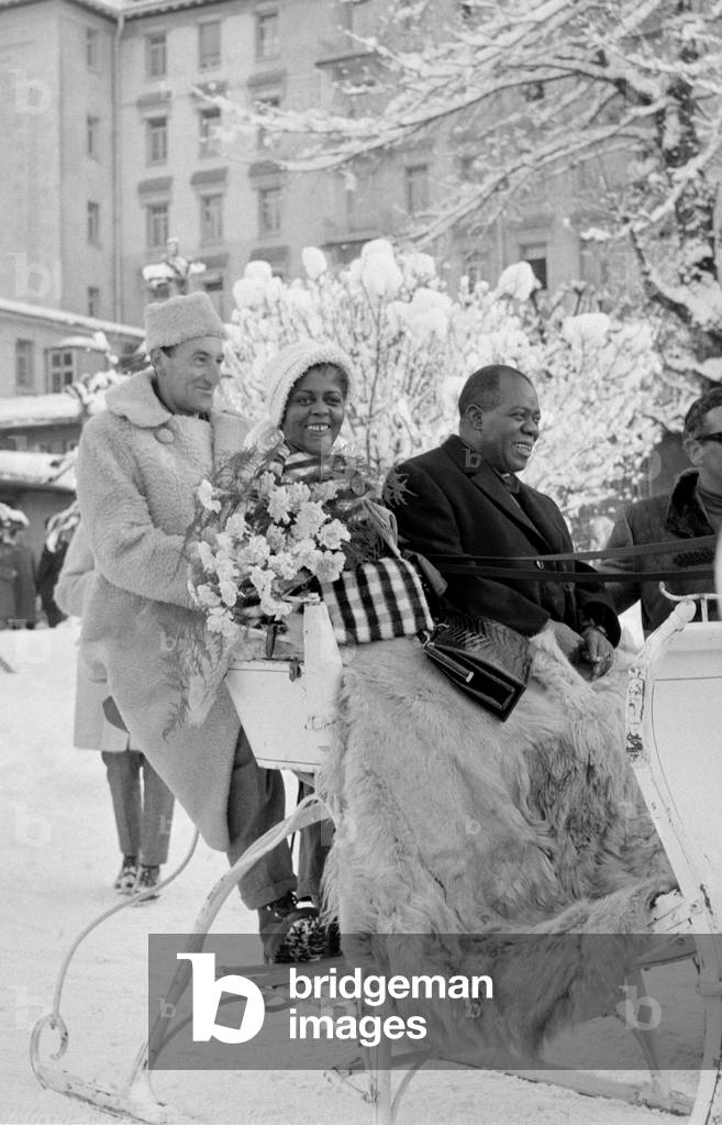 Luois Armstrong with his wife, Gstaad, Switzerland, 1960 (photo)