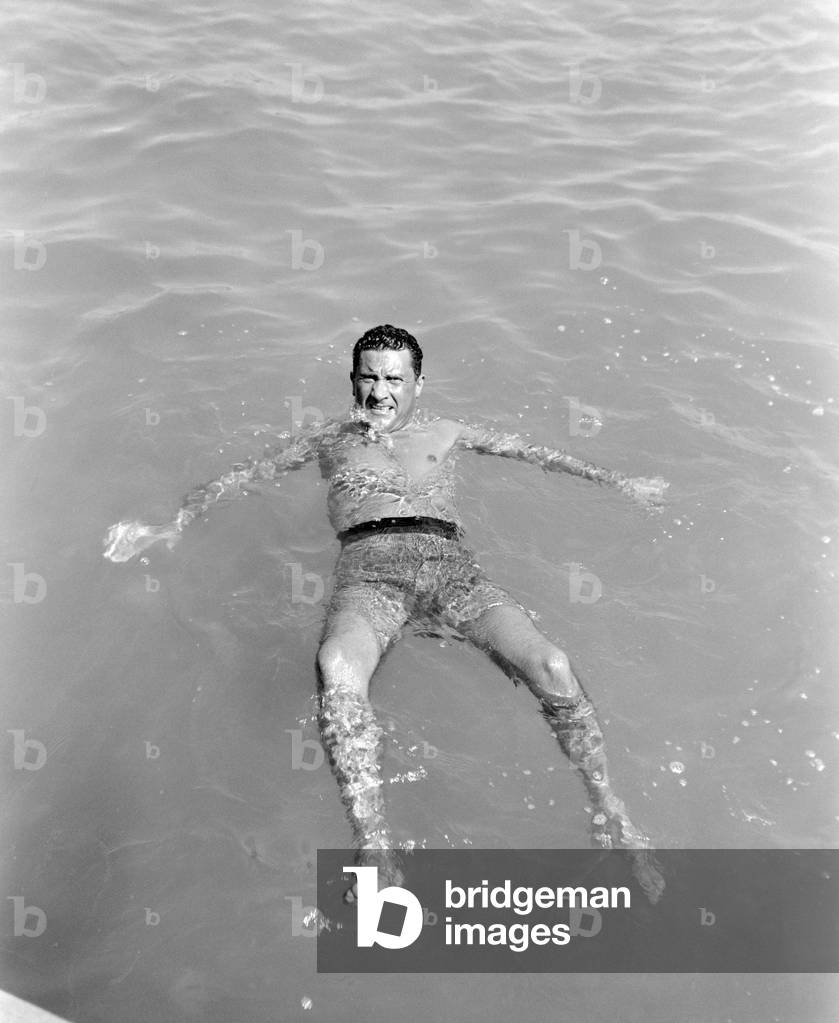 THE ACTOR PAOLO STOPPA AT VENICE LIDO BEACH - 1957