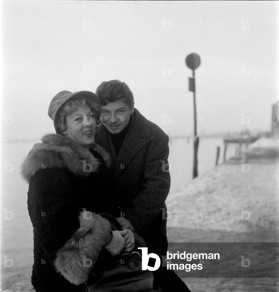 THE ACTRESS ANDREINA CARLI WITH HER SON IN VENICE - 1963