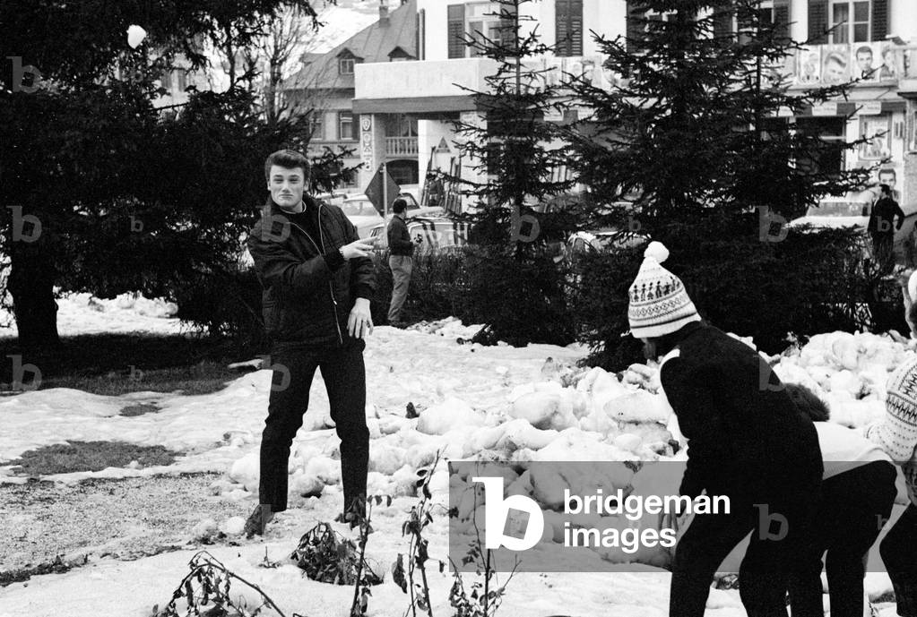THE SINGER JOHNNY HALLYDAY - CORTINA D'AMPEZO - 1961 (pulling snowballs)