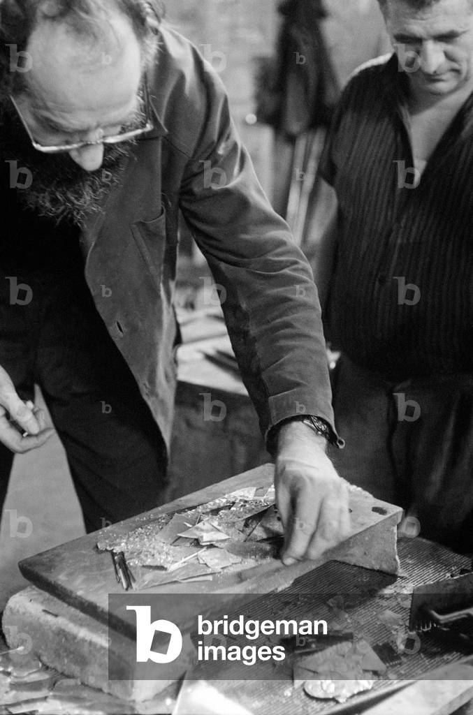 IL PITTORE EMILIO VEDOVA A VENEZIA (LAVORA NELLA VETRERIA DI MURANO PER L'EXPO DI MONTREAL) - 1966