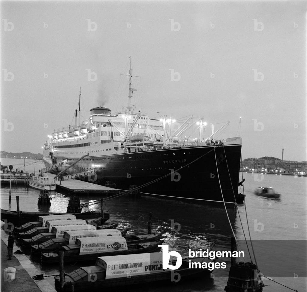THE HARBOUR OF VENICE: A CRUISER SHIP - 195?