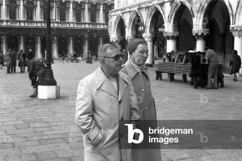 Writers and philosophers JEAN PAUL (Jean-Paul) SARTRE and SIMONE DE BEAUVOIR in Venice in 1976