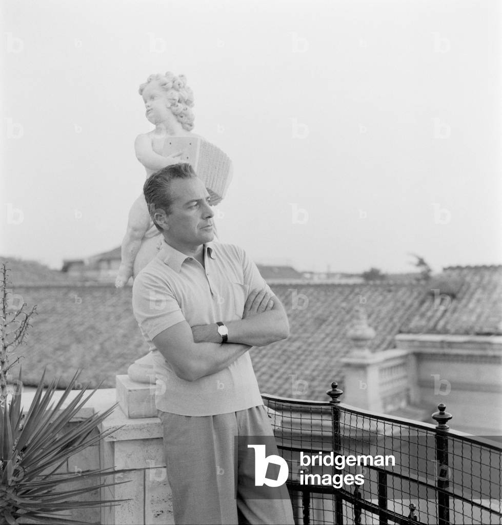 THE ACTOR ROSSANO BRAZZI AT HIS HOME IN ROME - 1959
