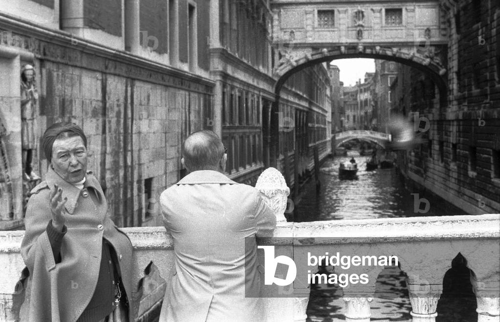 Writers and philosophers JEAN PAUL (Jean-Paul) SARTRE and SIMONE DE BEAUVOIR in Venice in 1976