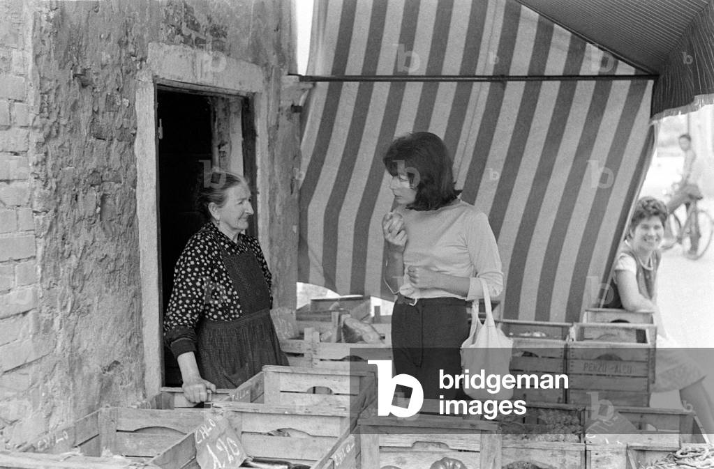 LA CANTANTE JULIETTE GRECO A MALAMOCCO (VENEZIA) - 1965 ca.