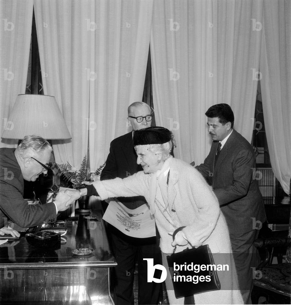 THE ACTOR CARLO MICHELUZZI WITH HIS WIFE AND THE MAYOR OF VENICE GIOVANNI FAVARETTO FISCA (FAVARETTO-FISCA) ON THE OCCASION OF HIS 80 BIRTHDAY - 1966