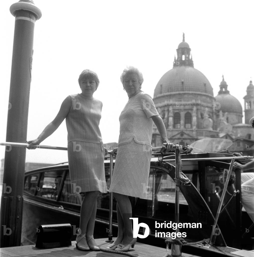 THE LITERATURE CRITIC FERNANDA PIVANO WITH MARY HEMINGWAY IN VENICE - 1966