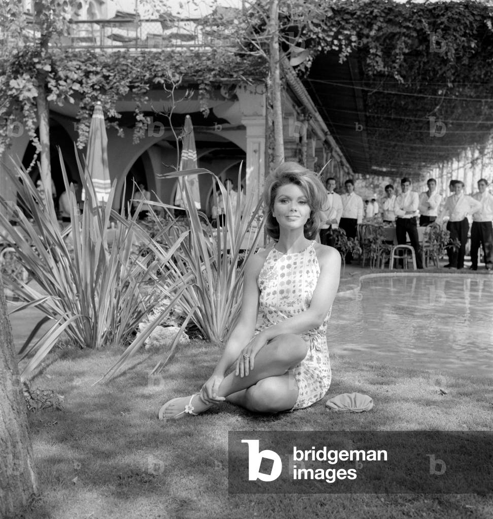"DIE SCHAUSPIELERIN SYLVA KOSCINA IM LIDO VON VENEDIG - 1956", b/w