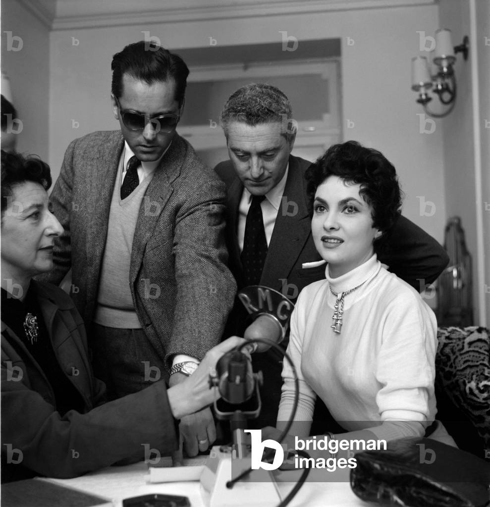 THE ACTRESS GINA LOLLOBRIGIDA IN CANNES - (Interviewed by radio station R.M.C. (Radio Monte Carlo) 1954