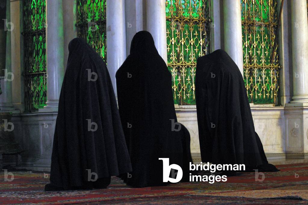 Women with back, prayer room, Umayyad mosque (Umayyad, Umayyad), Damascus, Syria