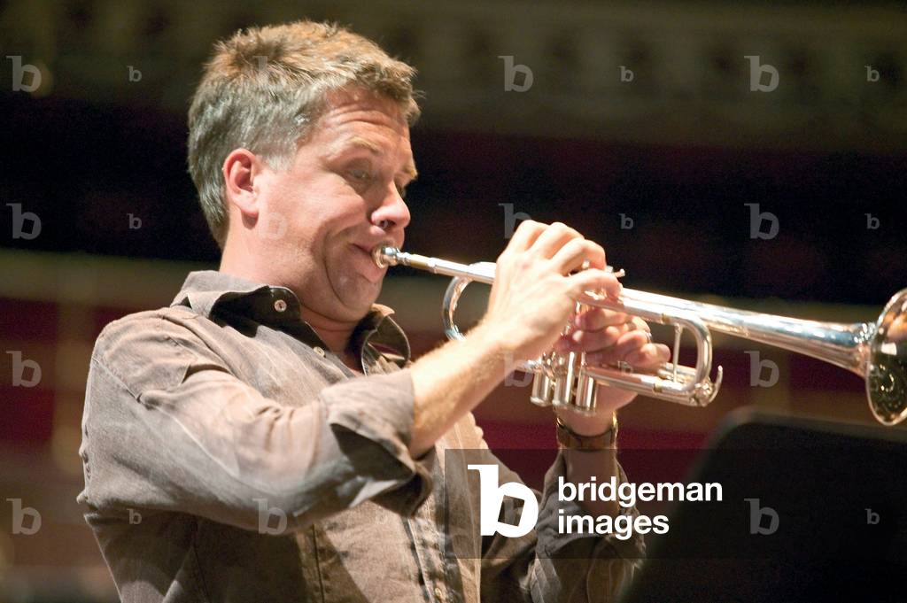 Håkan (Hakan) Hardenberger performing