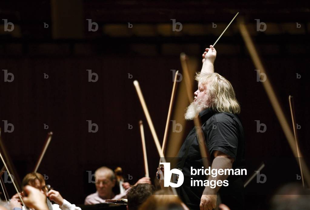 Leif Segerstam conducting with