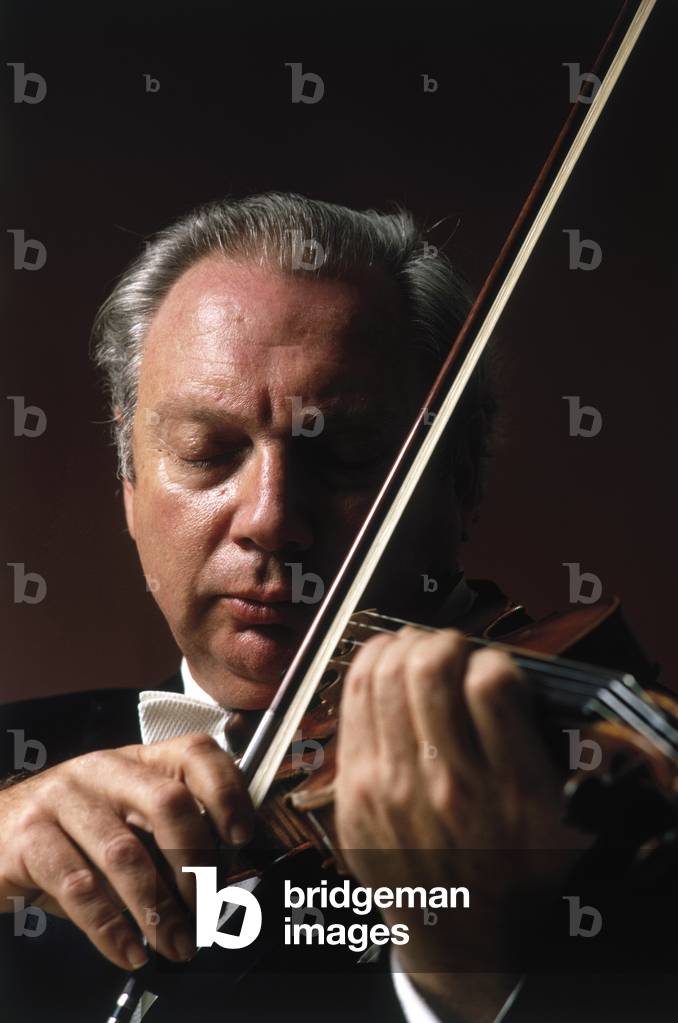 Isaac Stern closeup playing