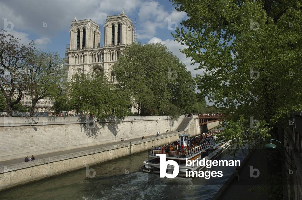 Nortre-Dame/Quai de la Seine/Bateau Mouche/Paris/Ile de France/France/UNESCO Classified Site