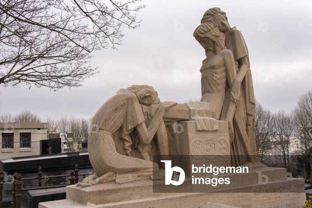 Pere Lachaise cemetery, Paris (photo)