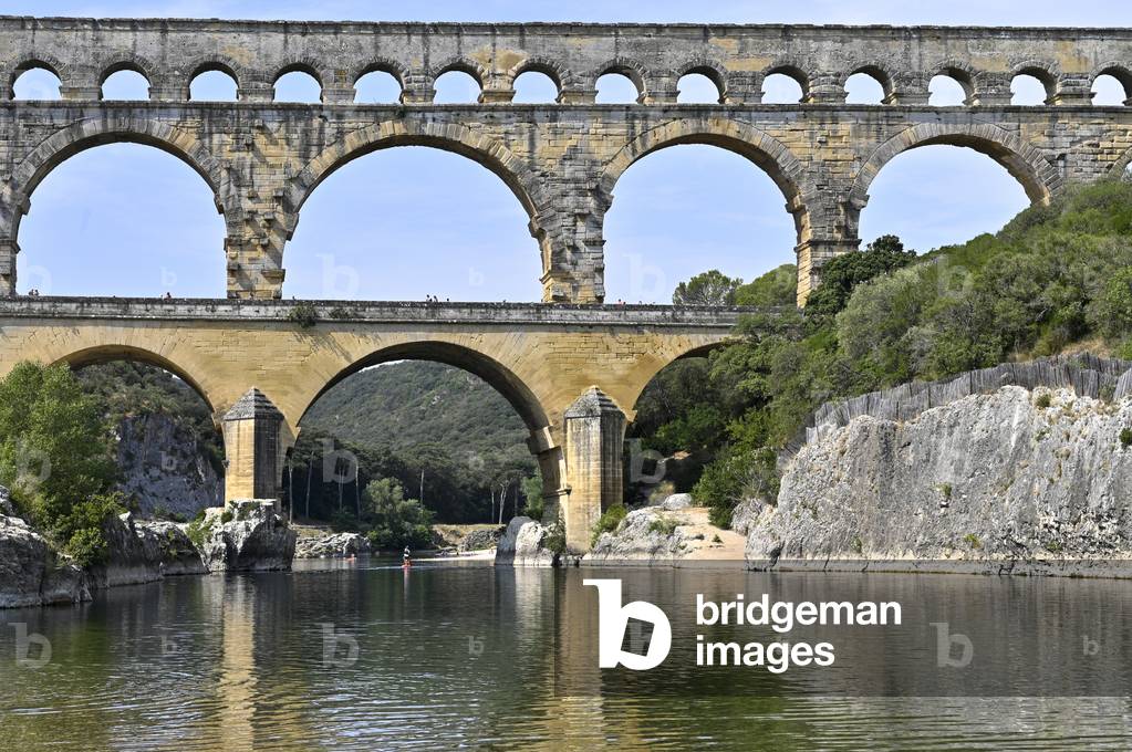 Pont du Gard ancient Roman aqueduct bridge (photo)