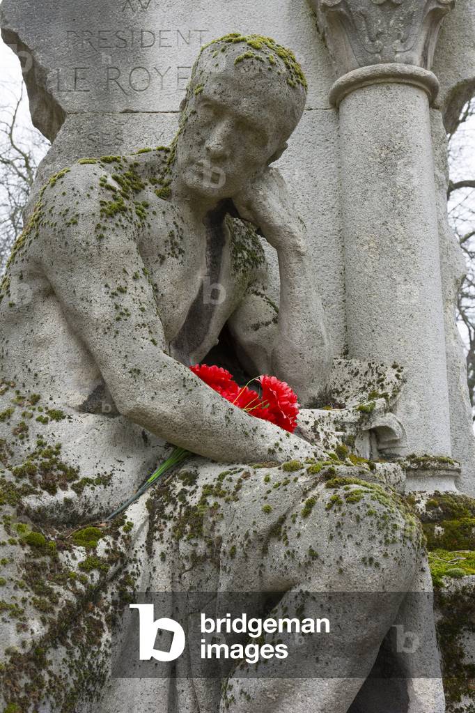 Pere Lachaise cemetery, Paris (photo)