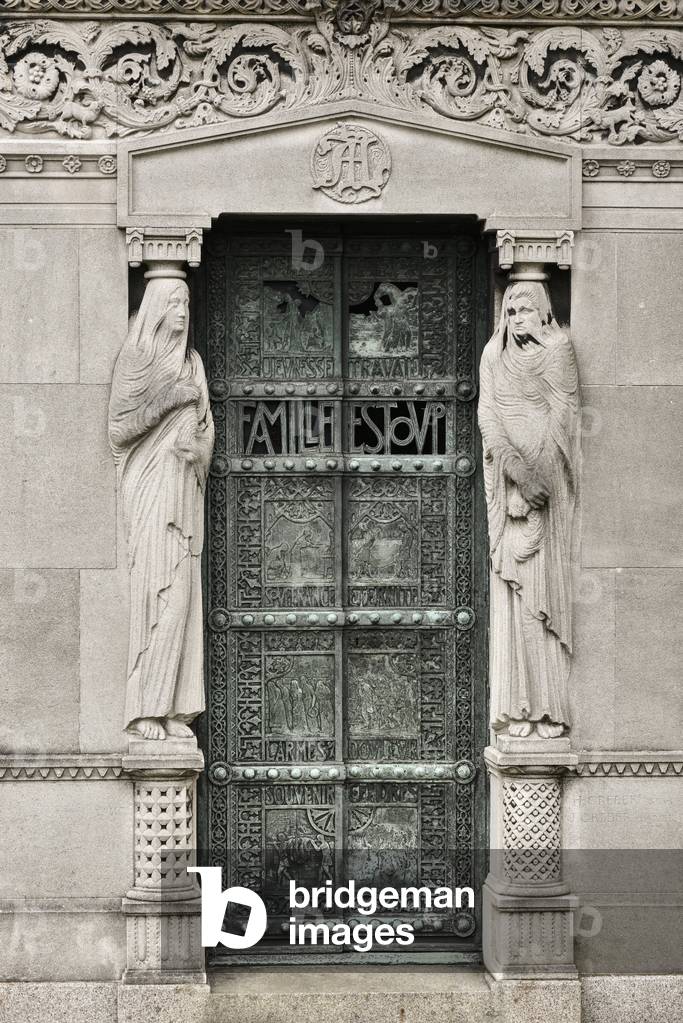 Pere Lachaise cemetery, Paris (photo)