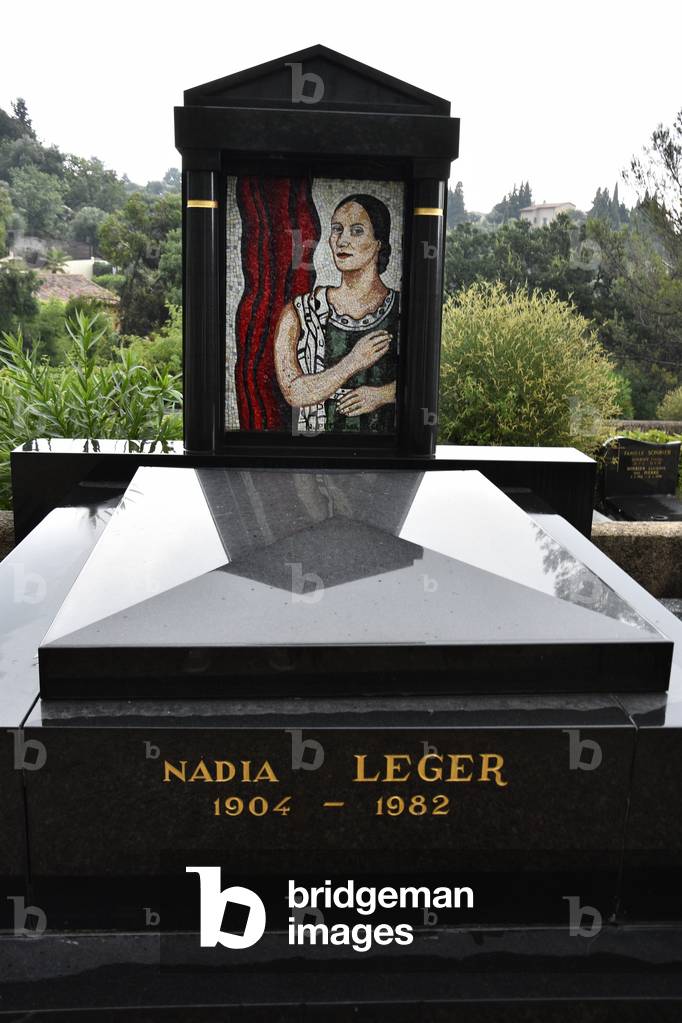 Callian Cemetery, Var, Tomb of Nadia Leger wife of the painter Fernand Leger (photo)