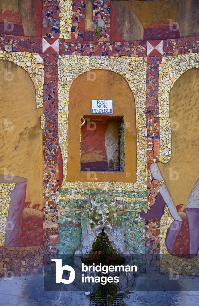 Saint-Quentin-La-Poterie/Gard/Fountain/France