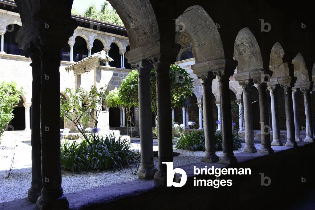 Cloister of the Cathedrale Saint-Leonce, Frejus, Var (photo)