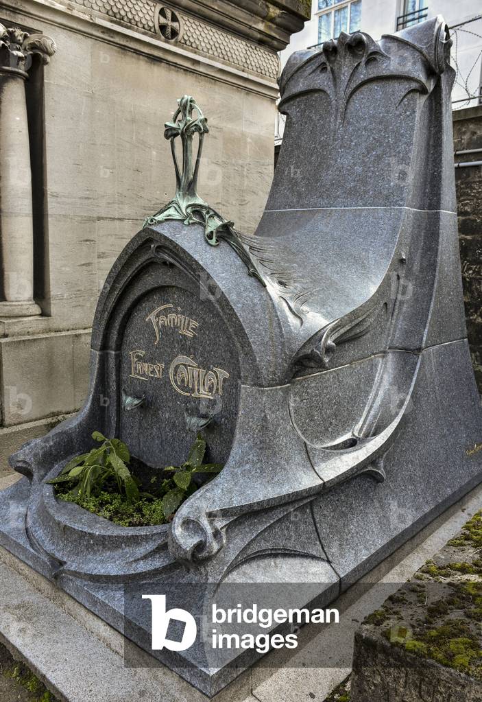 Tomb of the Caillat family, Pere Lachaise Cemetery, Paris (photo)