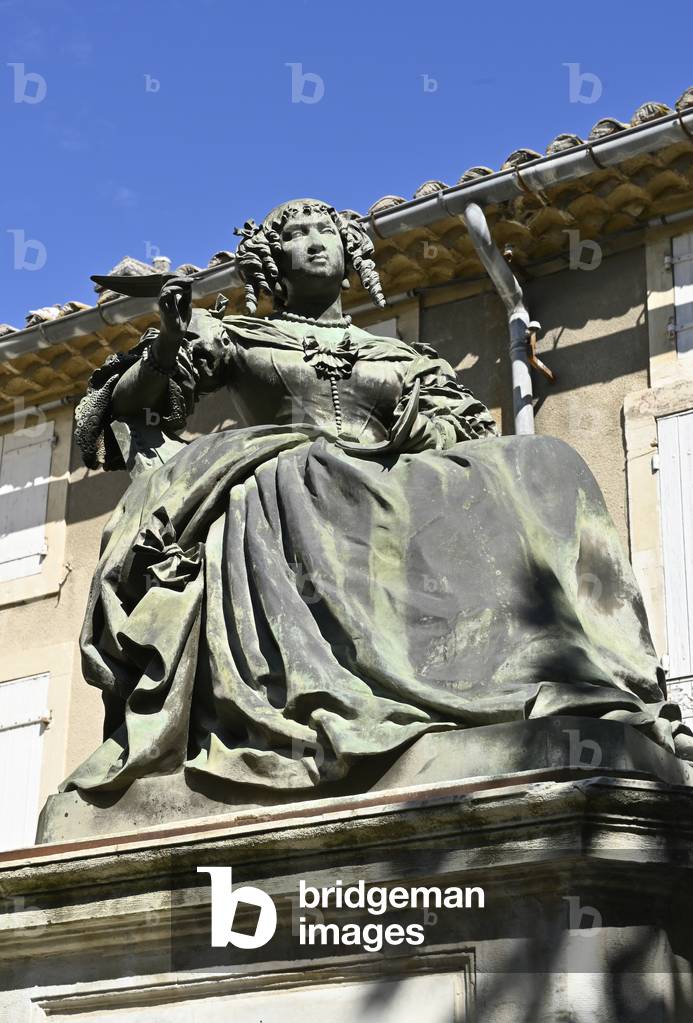 Statue of Madame la Marquise de Sévigné Grignan Drôme (photo)