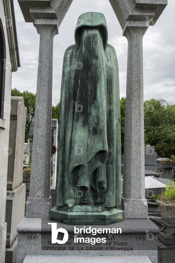 Tomb of Raphael Roger, Pere Lachaise cemetery, Paris (photo)