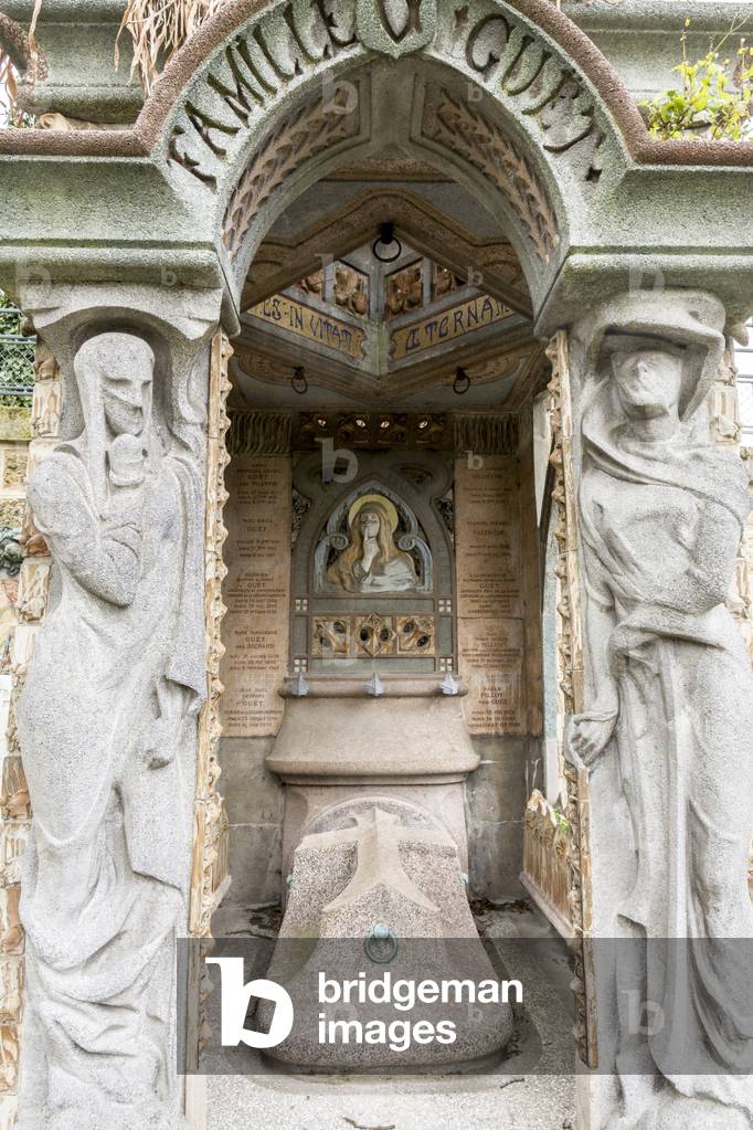 Pere Lachaise cemetery, Paris (photo)