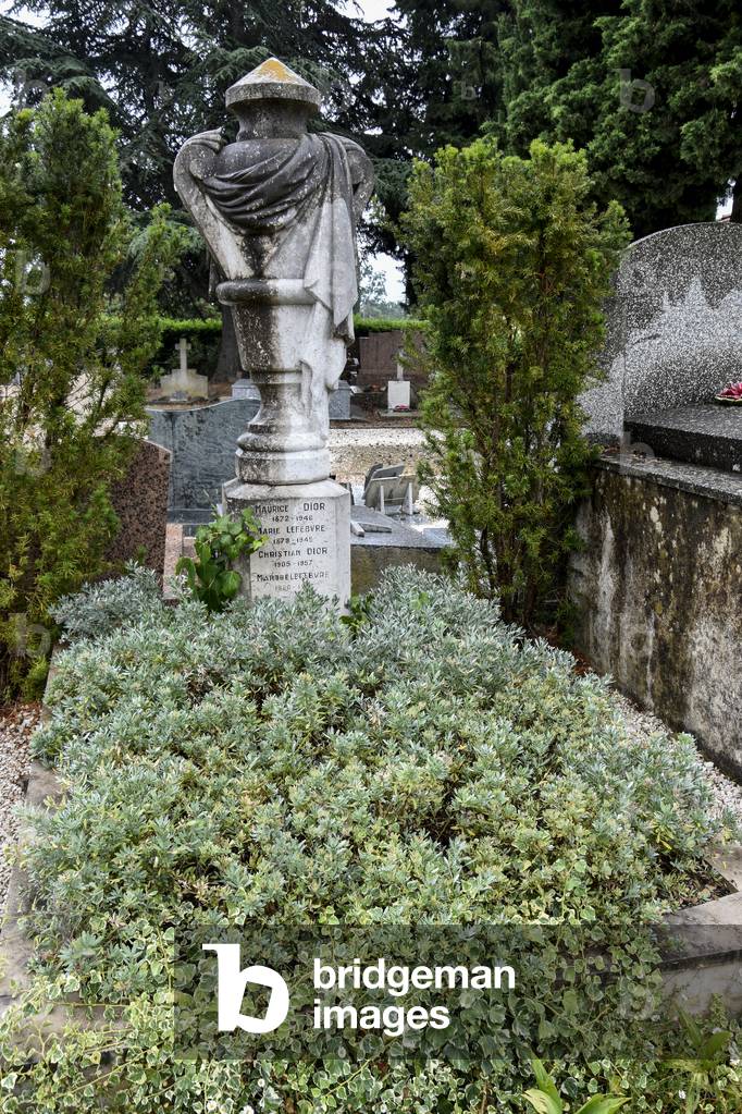 Callian Cemetery, Var, Tomb of Christian Dior (photo)