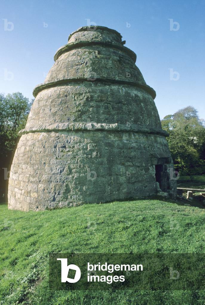 Dovecote at Aberdour Castle, Scotland (photo)