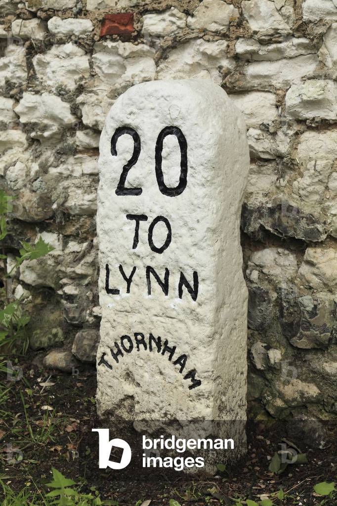 Milestone, Thornham to King's Lynn, Norfolk, England, UK (photo)