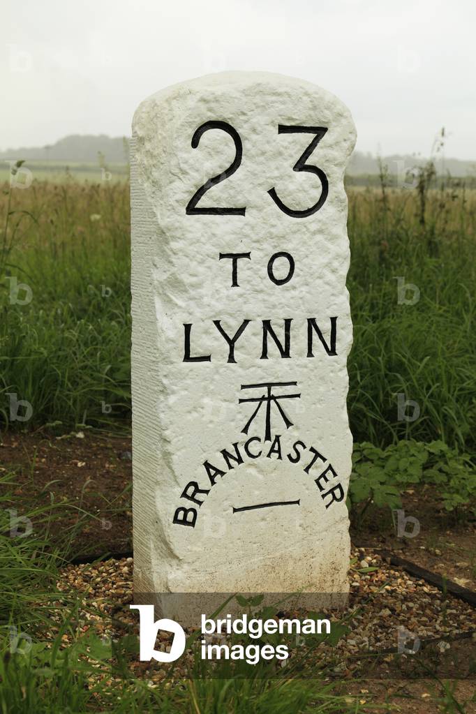 Milestone, Brancaster to King's Lynn, Norfolk, England, UK (photo)