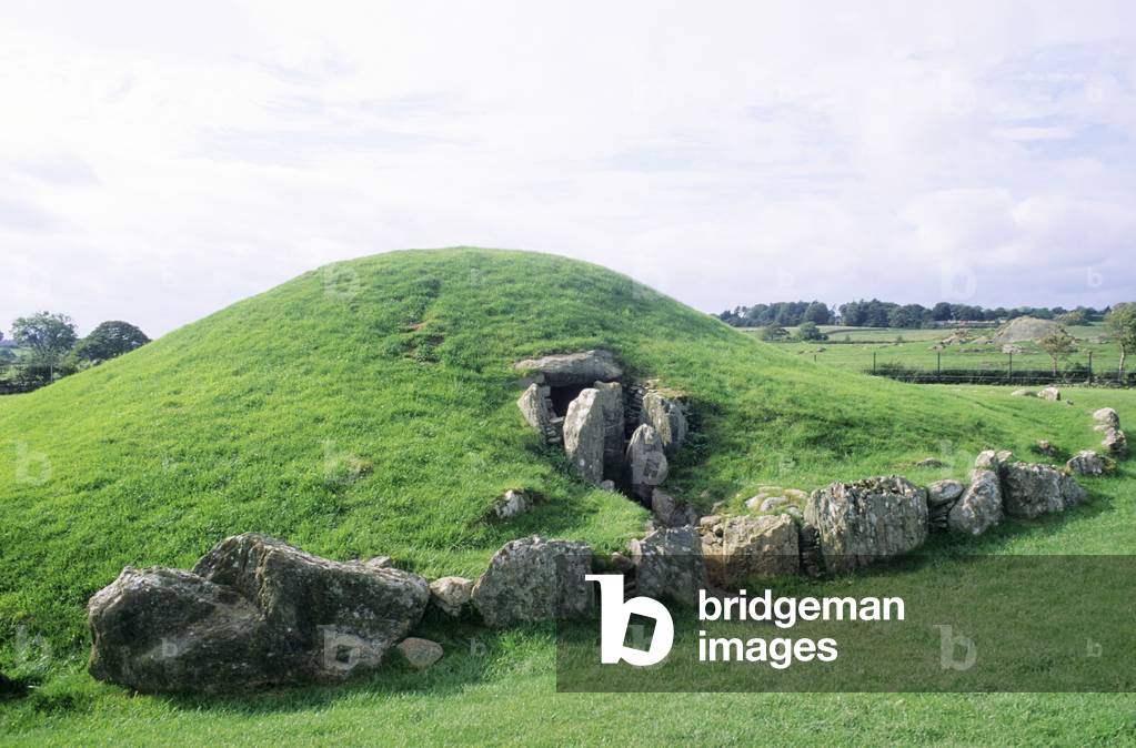 Bryn Celli Ddu- megalithic tomb (photo)