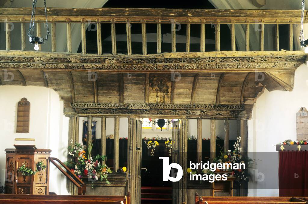 View of the rood screen (photo)
