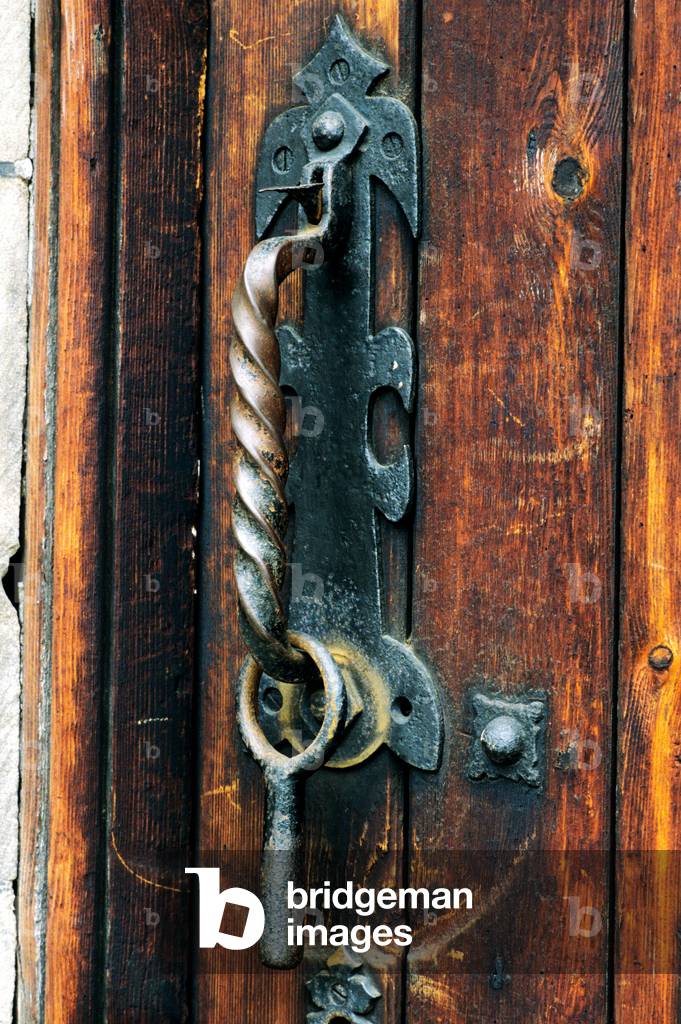 Dirling pin on the door handle of Fair Maid's House, Perth, Scotland (photo)