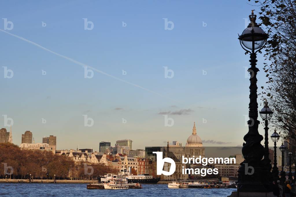 View from the South Bank, London, England (photo)