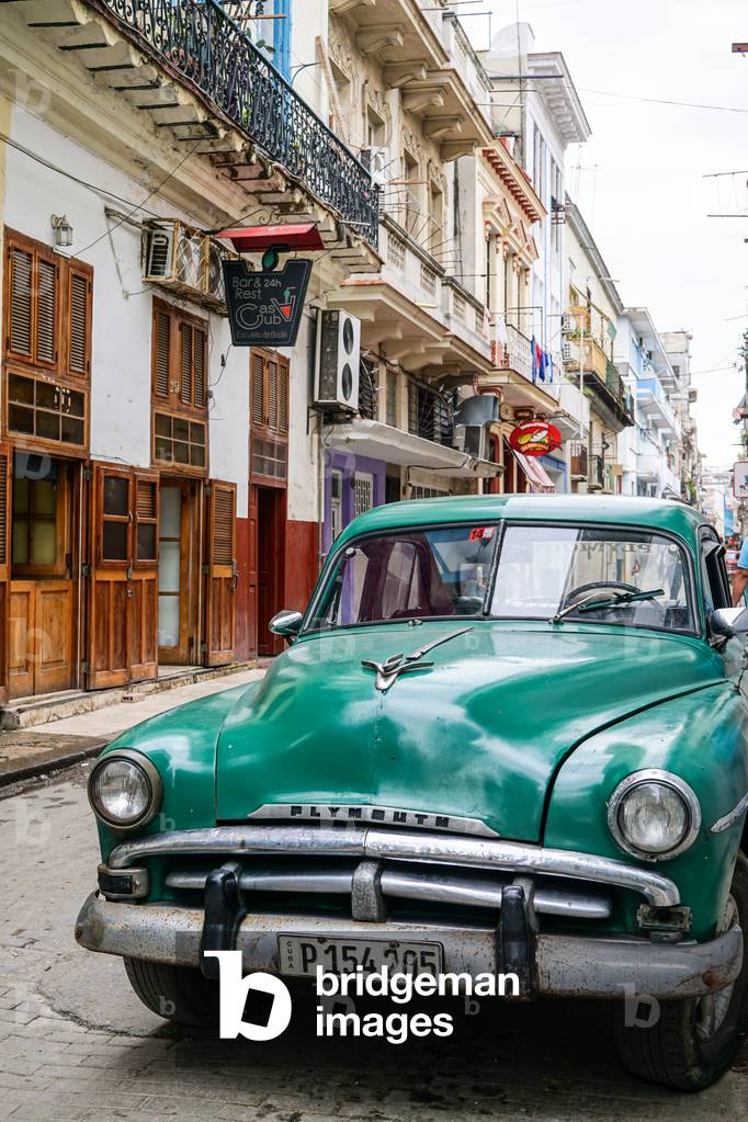 Vintage Plymouth in Havana, Cuba (photo)
