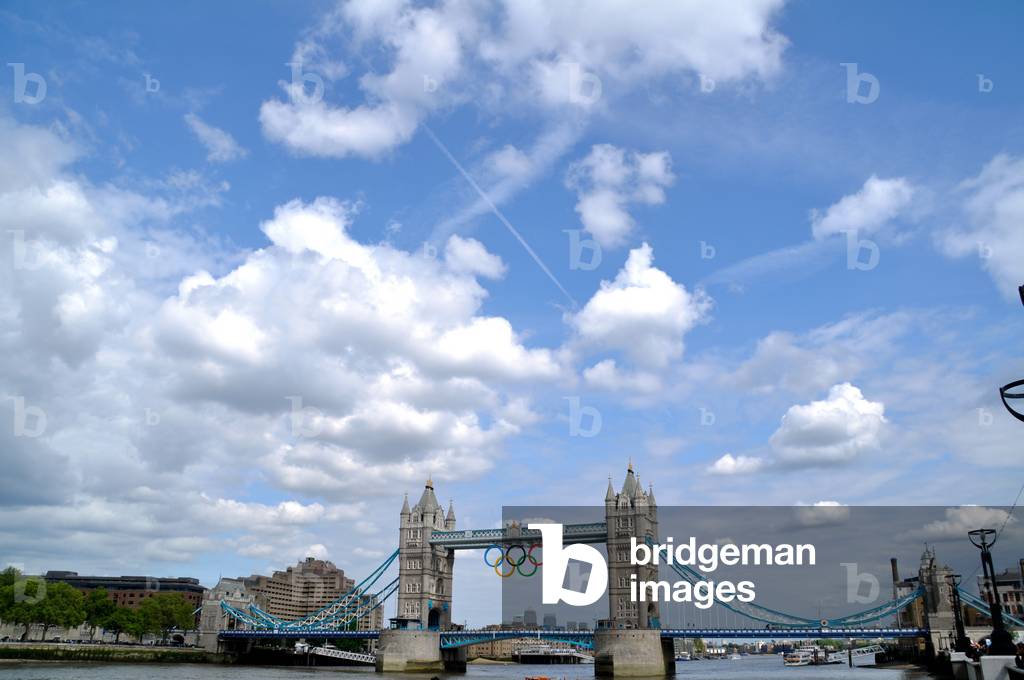 Tower Bridge, London, UK (photo)