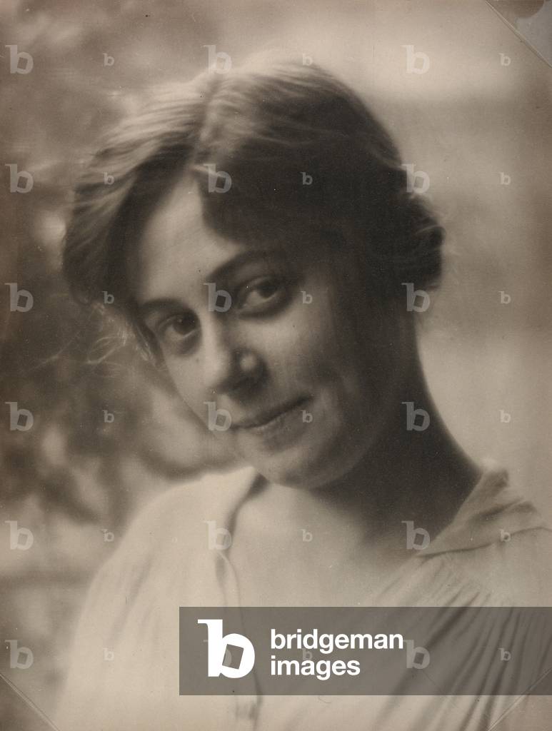 Gladys Shields, slight smile, tilted head, c.1910s (matte warm-toned silver gelatin print) 