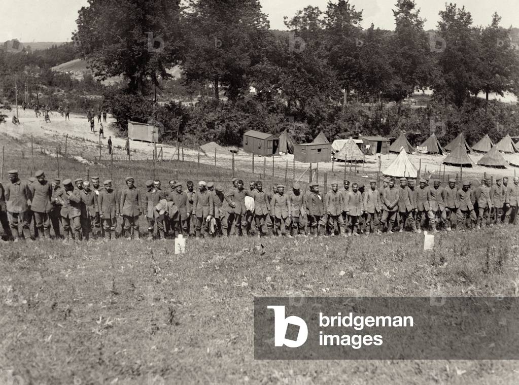 German prisoners captured on the Western Front, 1914-18 (b/w photo)