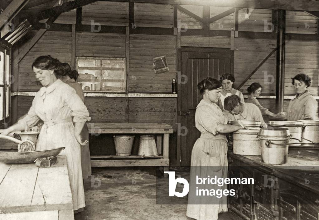 W.A.A.C. cooks at the British front, 1914-18 (b/w photo)