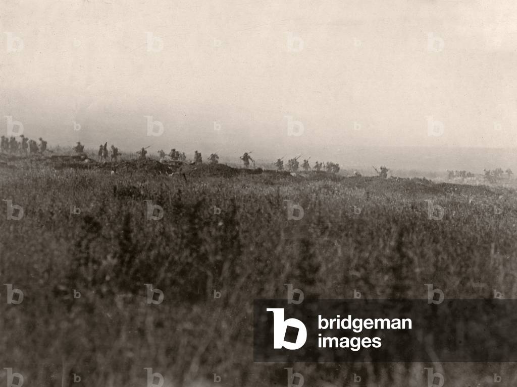 The assault at La Boiselle, 1 July 1916 (b/w photo)